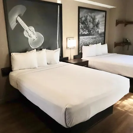 Super 8 By Wyndham Austin South I-35 Hotel